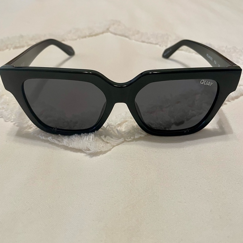 Quay Black polarized Sunglasses PSA 45mm